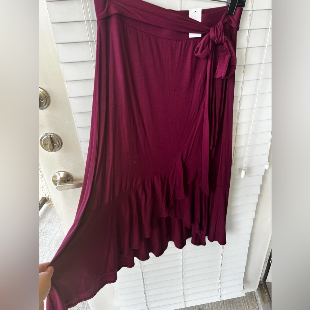 Skirt - midi with front ruffles